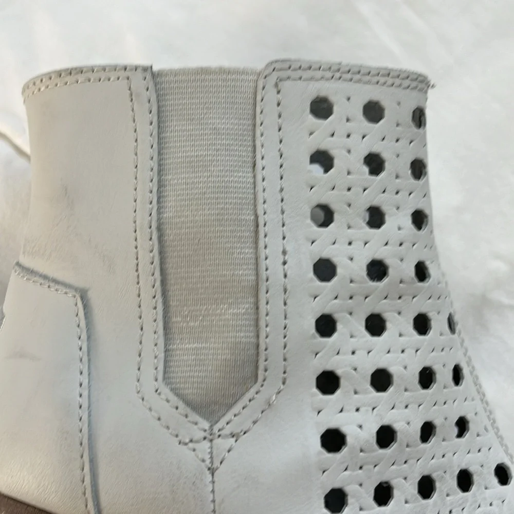 HOT Open Toed Booties - Picture 3 of 9